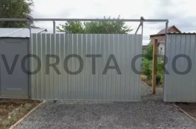 Подвесные откатные ворота светло-серые 1500х3100