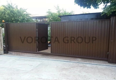 Откатные ворота с калиткой Alutech широкий 2000x5000