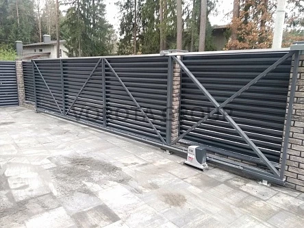 Автоматические откатные ворота Alutech штакетник серого цвета 1700x3450