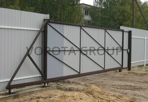 Откатные ворота из профнастила Alutech белого цвета 1900x4000