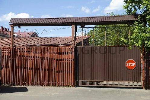 Подвесные откатные ворота Doorhan коричневые 4000х3000